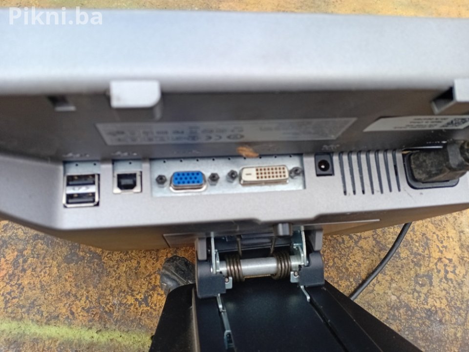 BRZA PRODAJA! Dell Monitor (17/19 inča, DVI/VGA/USB) - Povoljno!