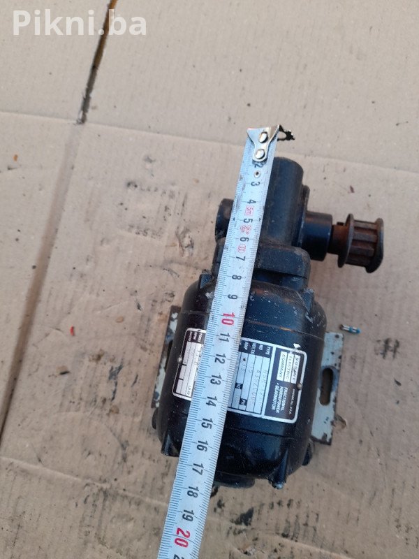 Elektro motor sa reduktorom 110v 1750/29 obrtaja elektromotori