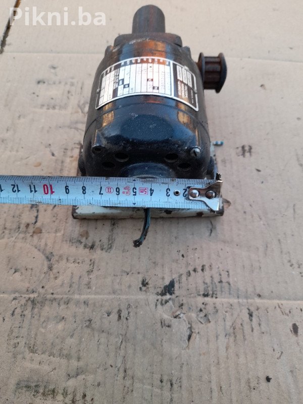 Elektro motor sa reduktorom 110v 1750/29 obrtaja elektromotori