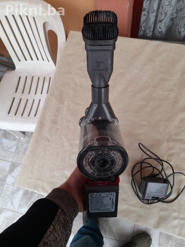 Stapni usisivac DYSON usisivaci na baterije