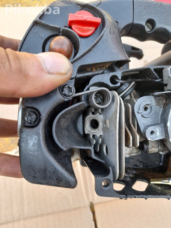 Mala motorna pila Zenoah japan motorke - Čitaj pod detaljno!