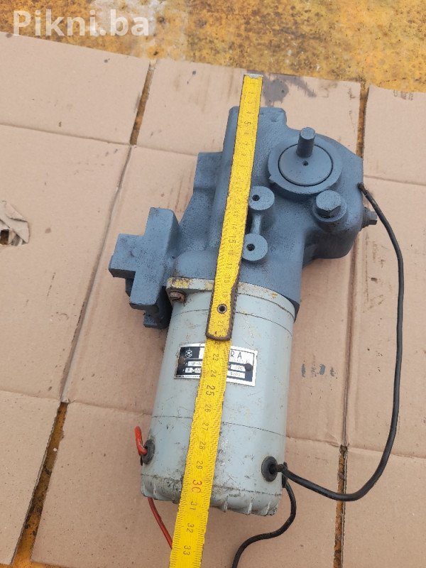 ISKRA UF-60 220v Elektro motor sa reduktorom puž elektromotori