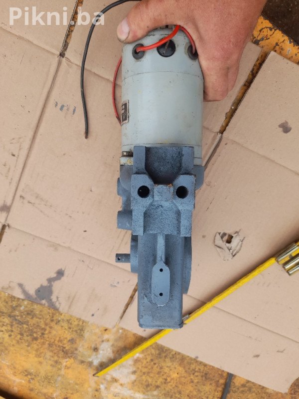 ISKRA UF-60 220v Elektro motor sa reduktorom puž elektromotori
