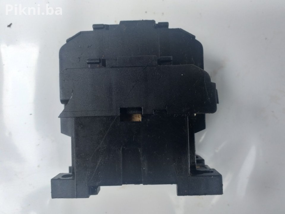 Kontaktor DANFOSS CI9 16 A 220v sklopka elektromagnetni
