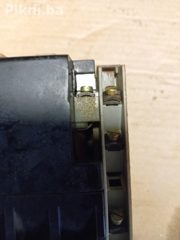 Kontaktor iskra k25 25A 220v sklopke prekidaci elektro meterijal