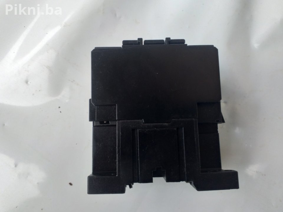 Kontaktor LOVATO BF 20.4 220v sklopka prekidac
