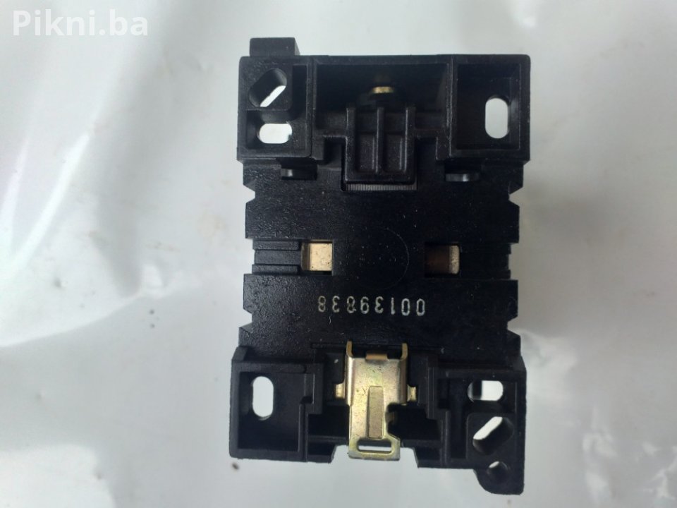 Kontaktor LOVATO BF 20.4 220v sklopka prekidac