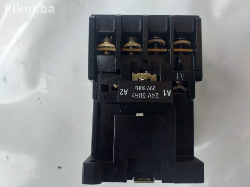 Kontaktor LOVATO BF 20.4 220v sklopka prekidac