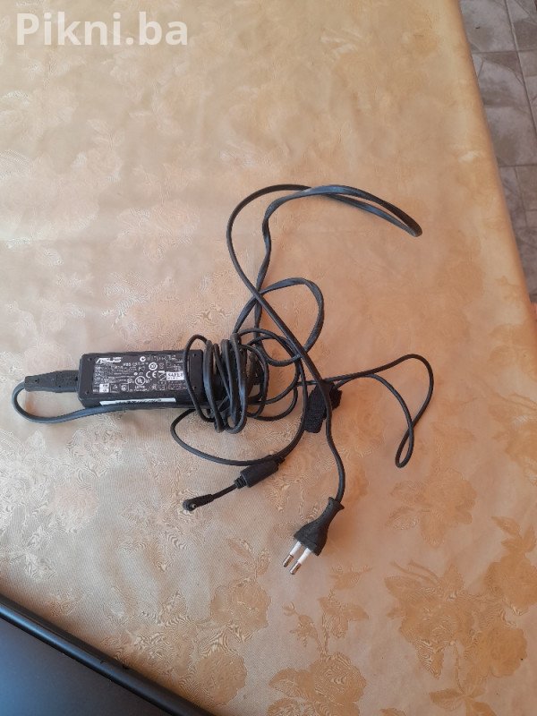 Original ASUS Punjač Adapter 19V 2.1A (40W) - Tanki džek
