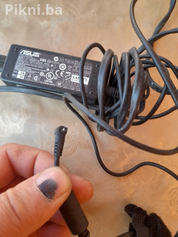 Original ASUS Punjač Adapter 19V 2.1A (40W) - Tanki džek
