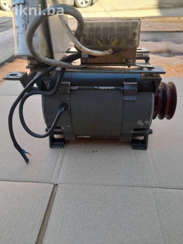 Izuzetan Elektromotor 220v - Jugodent Novi Sad ( kompresor ) 120k