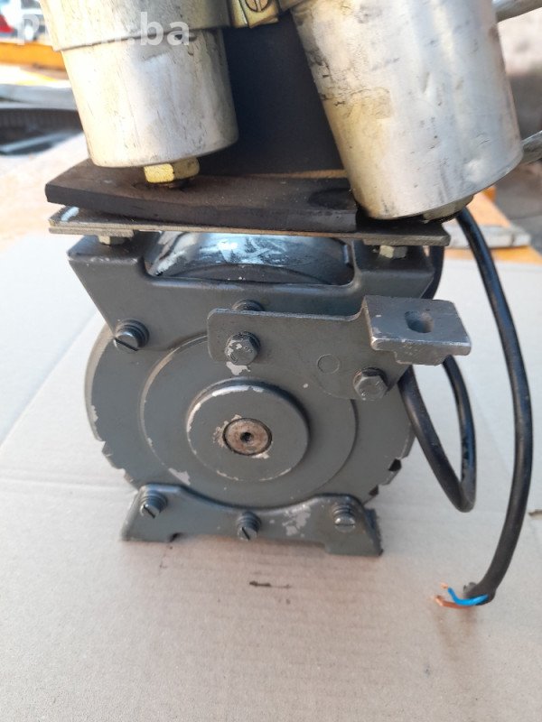 Izuzetan Elektromotor 220v - Jugodent Novi Sad ( kompresor ) 120k