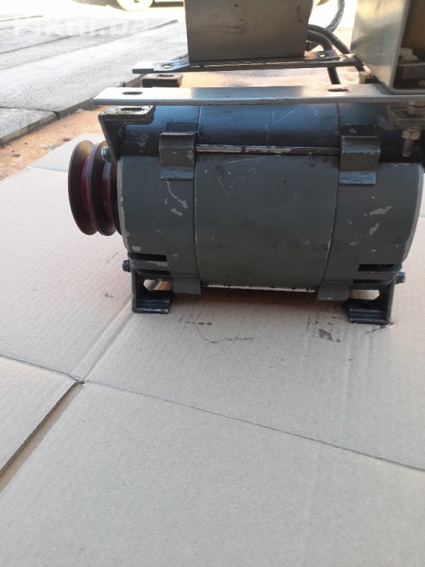 Izuzetan Elektromotor 220v - Jugodent Novi Sad ( kompresor ) 120k