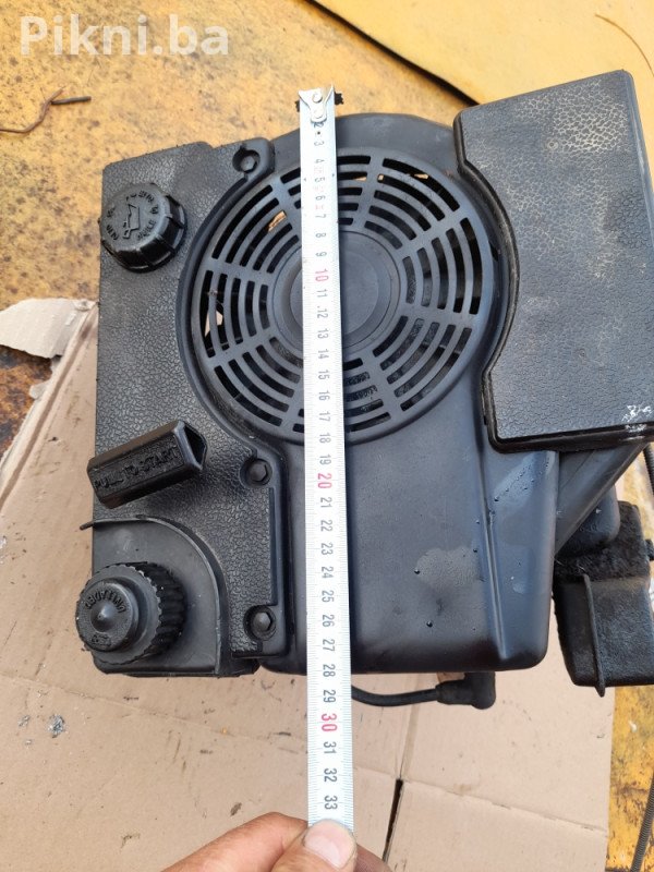 Motor za Kosilicu (Briggs & Stratton Tip) - Ispravan, Sitna Mana
