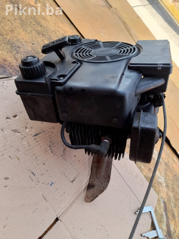 Motor za Kosilicu (Briggs & Stratton Tip) - Ispravan, Sitna Mana