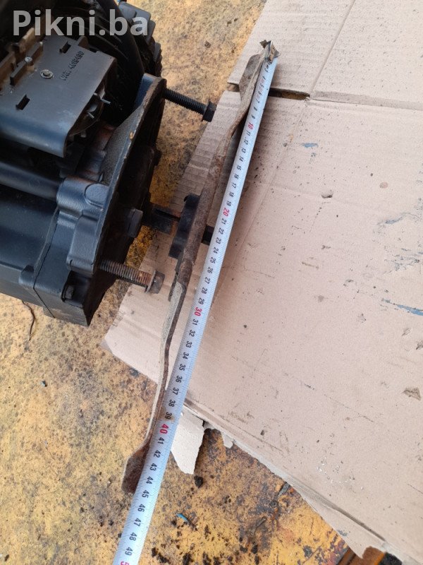 Motor za Kosilicu (Briggs & Stratton Tip) - Ispravan, Sitna Mana