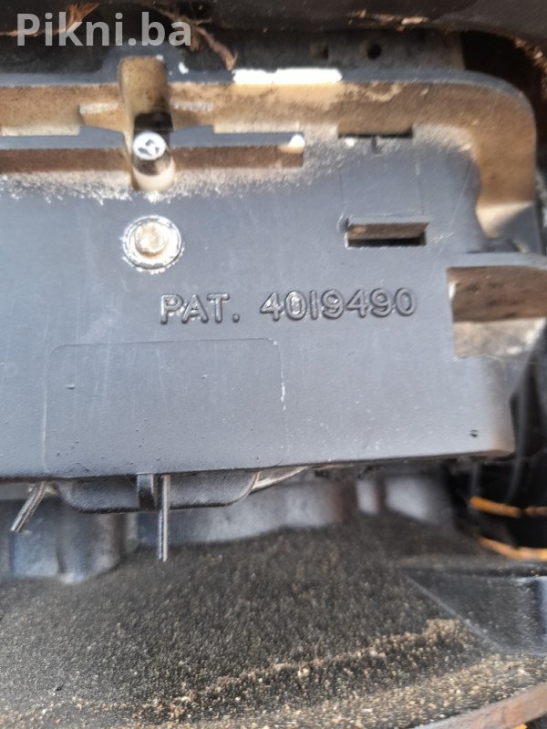 Motor za Kosilicu (Briggs & Stratton Tip) - Ispravan, Sitna Mana