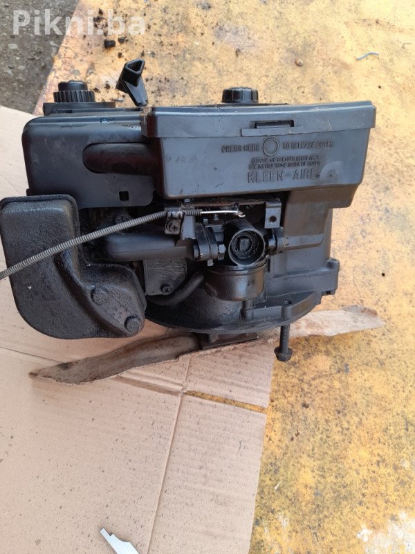 Motor za Kosilicu (Briggs & Stratton Tip) - Ispravan, Sitna Mana