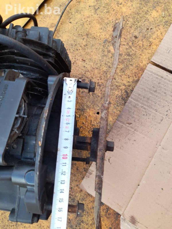 Motor za Kosilicu (Briggs & Stratton Tip) - Ispravan, Sitna Mana