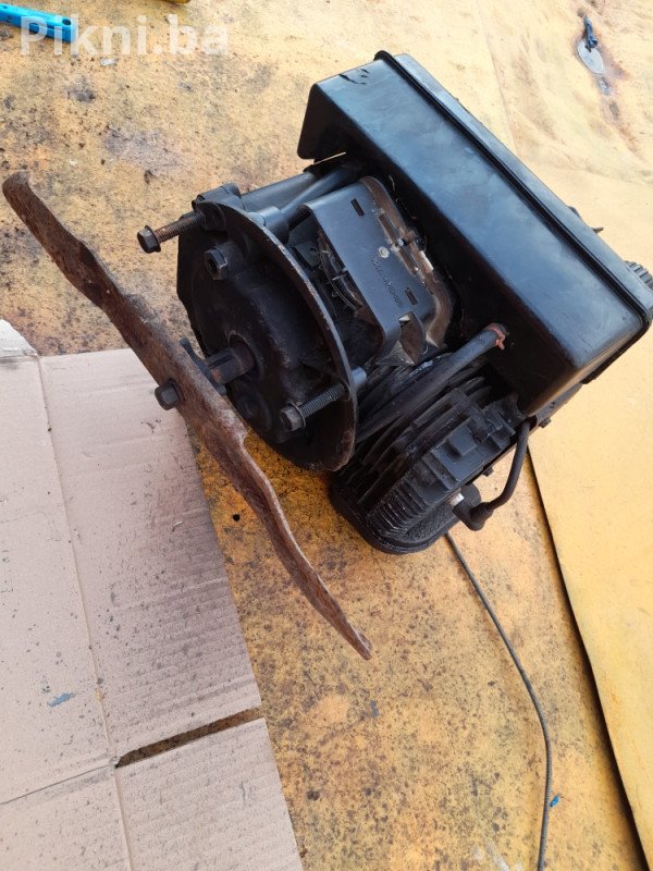 Motor za Kosilicu (Briggs & Stratton Tip) - Ispravan, Sitna Mana