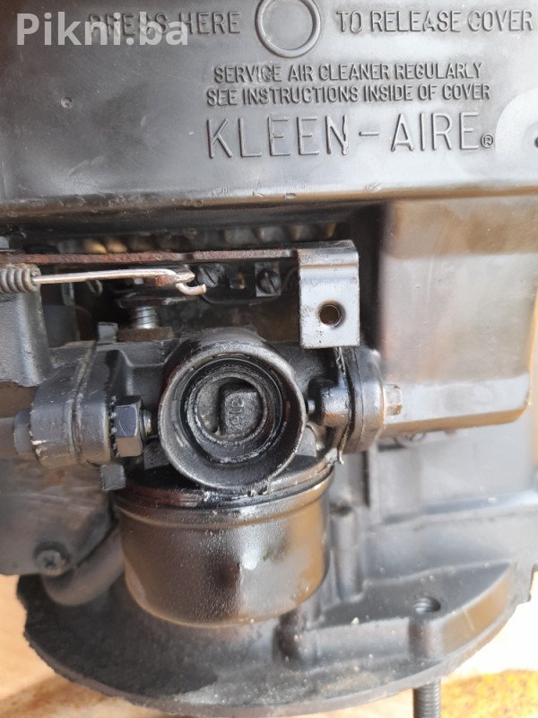 Motor za Kosilicu (Briggs & Stratton Tip) - Ispravan, Sitna Mana