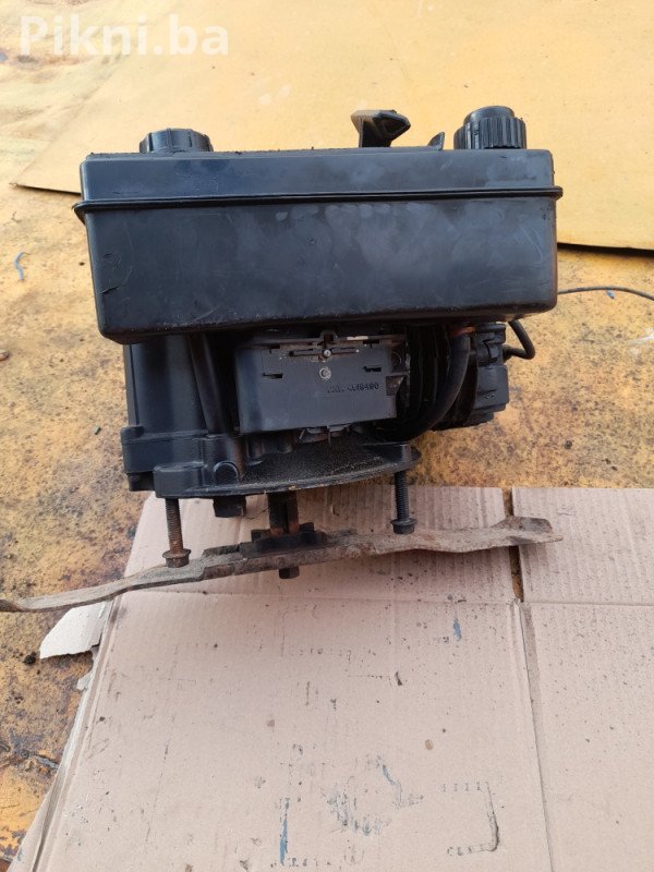 Motor za Kosilicu (Briggs & Stratton Tip) - Ispravan, Sitna Mana