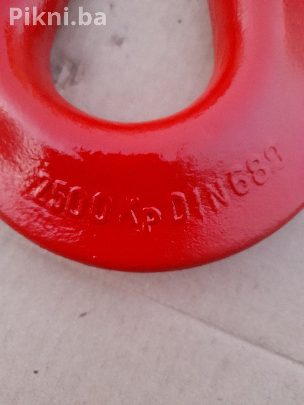 Na prodaju originalni, očuvani kočioni ventil za vazdušne kočione sisteme (poznat kao rinšlajf ili brzoodbojni ventil). Dio je idealan za reparaciju, rezervu ili restauraciju starijih komercijalnih vozila (npr. FAP, TAM).  ⭐️ KLJUČNE SPECIFIKACIJE:  Namjena: Brzoodbojni (rinšlajf) kočioni ventil.  Poreklo: MADE IN YUGOSLAVIA (Originalni, rijetki industrijski dio).  Oznaka dijela: 50-3300.  Proizvođač: ORVD (Vidljivo na pločici).  Materijal: Izdržljivo metalno kućište.  Stanje: Korišteno, vizuel