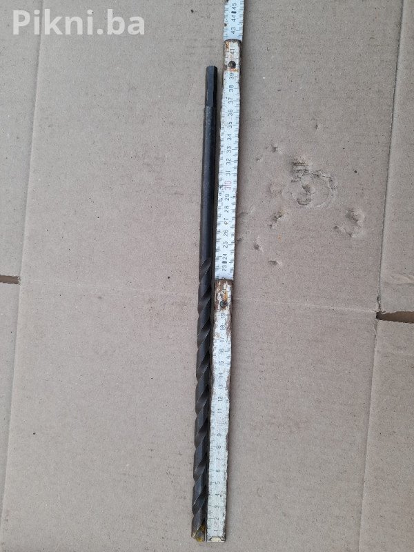 Prodajem izuzetno kvalitetan vodomjer od renomiranog proizvođača INSA / Industrija Satova Zemun (ISZ). Vodomjer je klasične veličine 20 mm (ili 3/4 inča) i pogodan je za ugradnju u sve standardne kućne i industrijske priključke.  Kvalitet izrade: Tijelo od robusnog mesinga (bronza) garantuje dug vijek trajanja i otpornost na koroziju.  Stanje: Iako je vodomjer bio u upotrebi (očitavanje je 7620m3), izvana je u odličnom, očuvanom stanju, što je vidljivo i na slikama.  Upotreba: Idealan za sekund