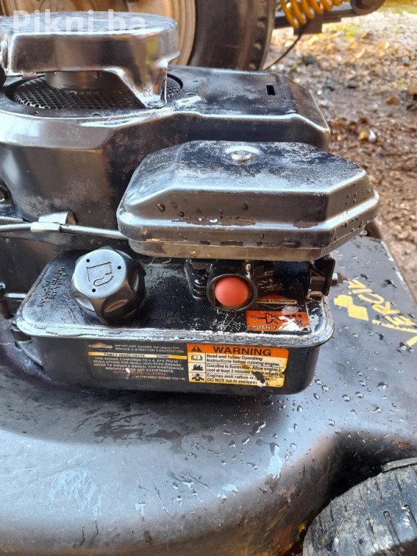 BRIGGS & STRATTON MOTOR za Kosilicu - Super Stanje HITNA PRODAJA