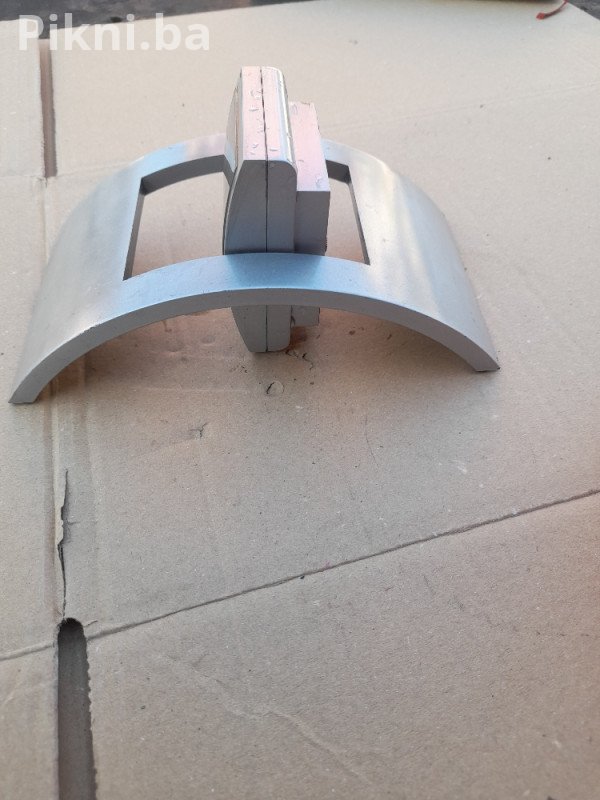 MODERNA STOLNA BUDILICA - PLASTIČNO/SREBRNO KUĆIŠTE STOLNI SAT