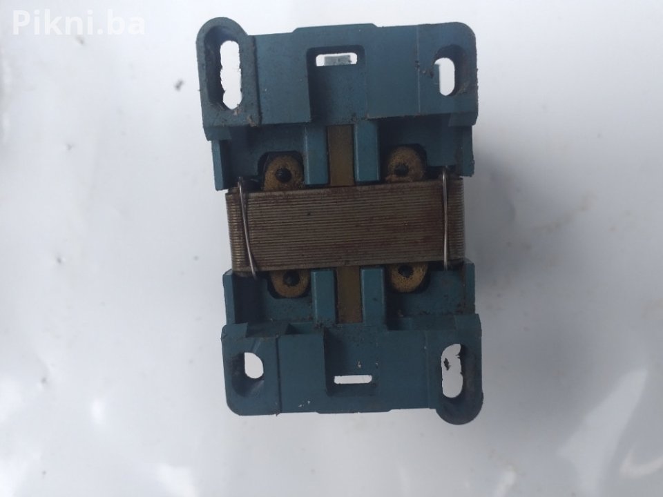 Industrijski Konaktor ISKRA K9-32 (220V) - SA 4 POMOĆNA KONTAKTA!