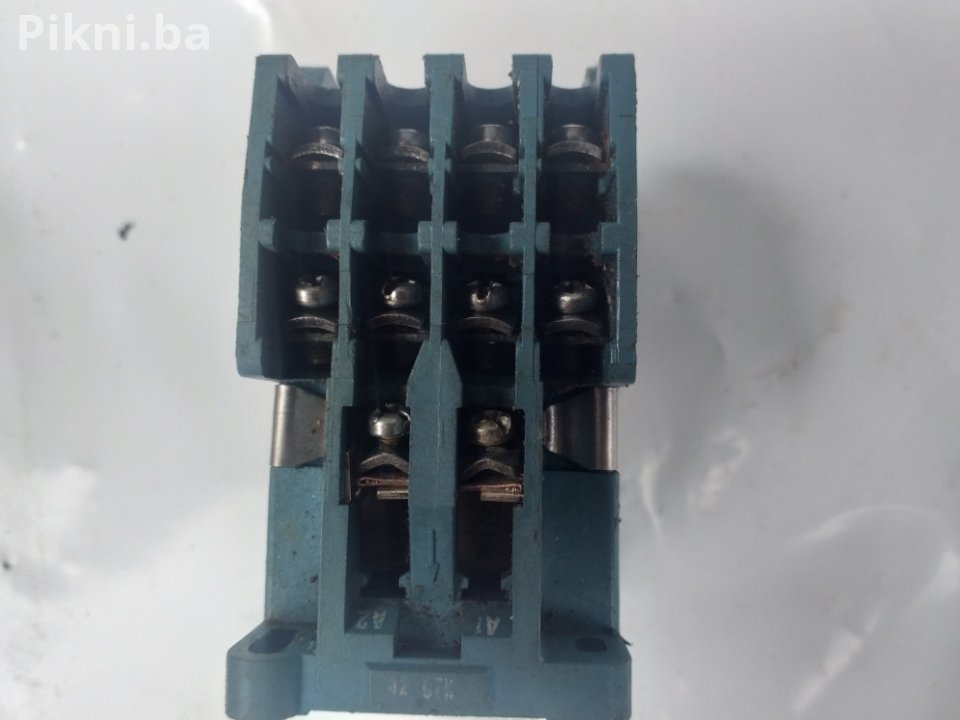 Industrijski Konaktor ISKRA K9-32 (220V) - SA 4 POMOĆNA KONTAKTA!