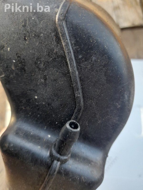 Hitna prodaja plastičnog rezervoara od kosačice - samo 20 KM!