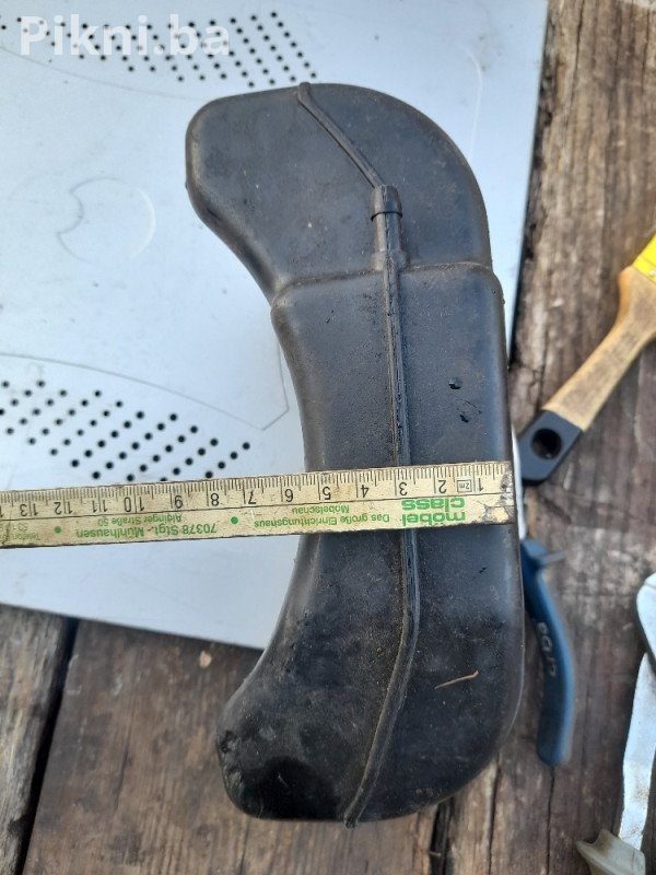 Hitna prodaja plastičnog rezervoara od kosačice - samo 20 KM!