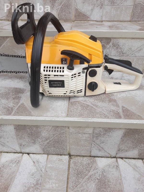 Vrhunska motorna pila motorka 45cc - Snažna i pouzdana, kao nova