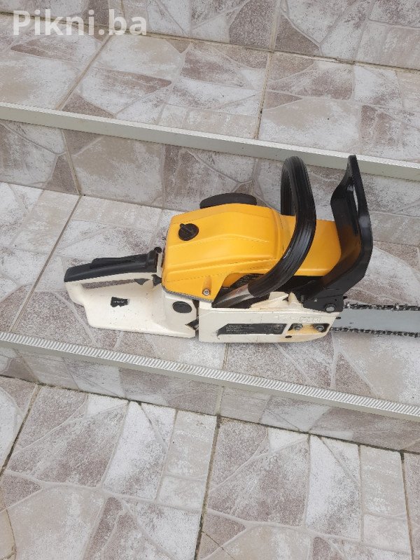 Vrhunska motorna pila motorka 45cc - Snažna i pouzdana, kao nova