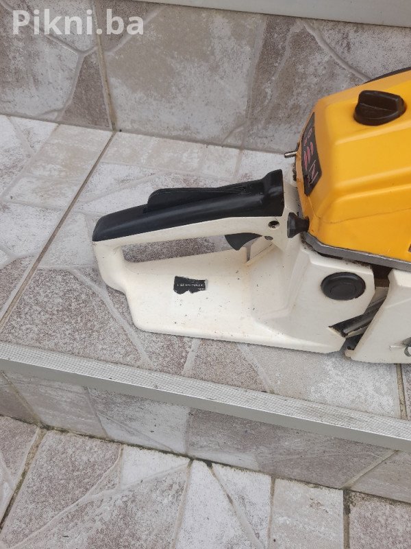 Vrhunska motorna pila motorka 45cc - Snažna i pouzdana, kao nova