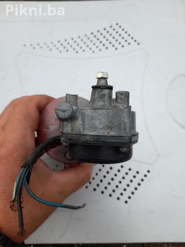 Motorčić od auto brisača 12V, super ispravan, samo 30 KM!