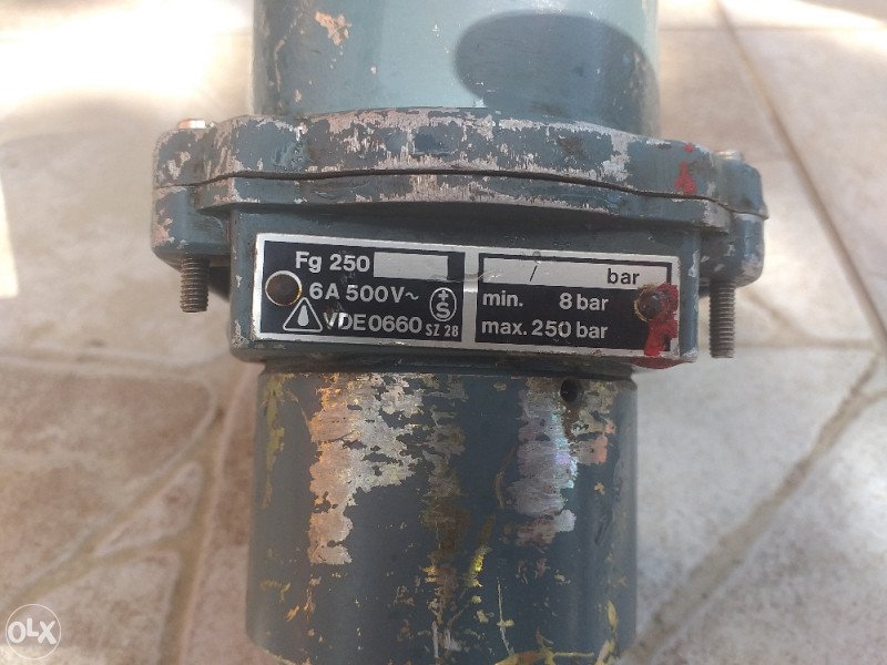 Prodajem motor od brisača 12V - Super ispravan, samo 50KM!  **Opis ** Pozdrav svima! Danas vam predstavljam motor od brisača za traktor, bager ili kombinirku. Ovaj motor radi besprekorno iu odličnom je stanju. Idealno rešenje za sve koji trebaju pouzdan deo za svoju mašinu. Cena je samo 50KM, što je prava prilika! Ne propustite, zovite odmah! Mobilni telefon I viber 066230-139 WhatsApp CJENA BRZE DOSTAVE 11KM