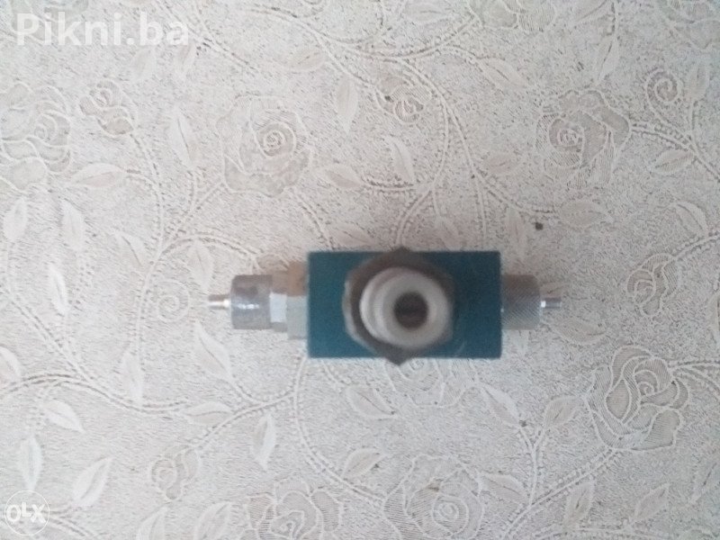 Regulator pritiska prekidač Fanal 8-250 bari U super ispravnom stanju