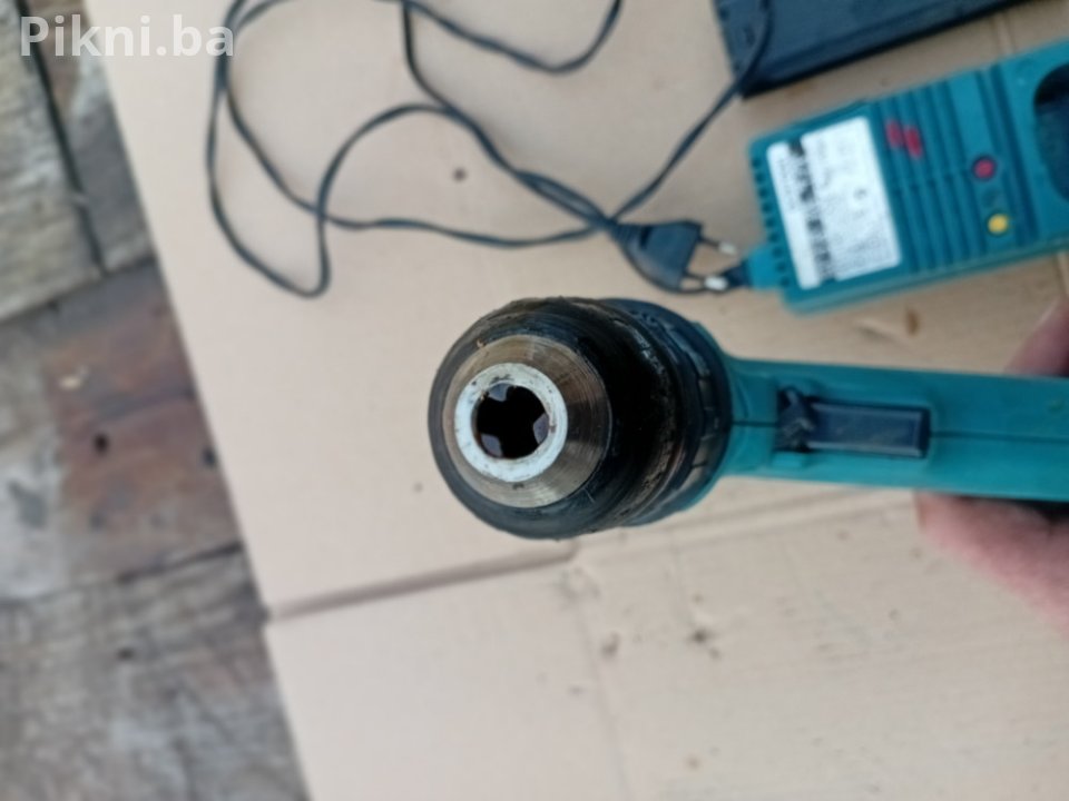 SNIŽENO! Makita 9.6V Aku Bušilica 6096D + Punjač DC9700H (Punjač