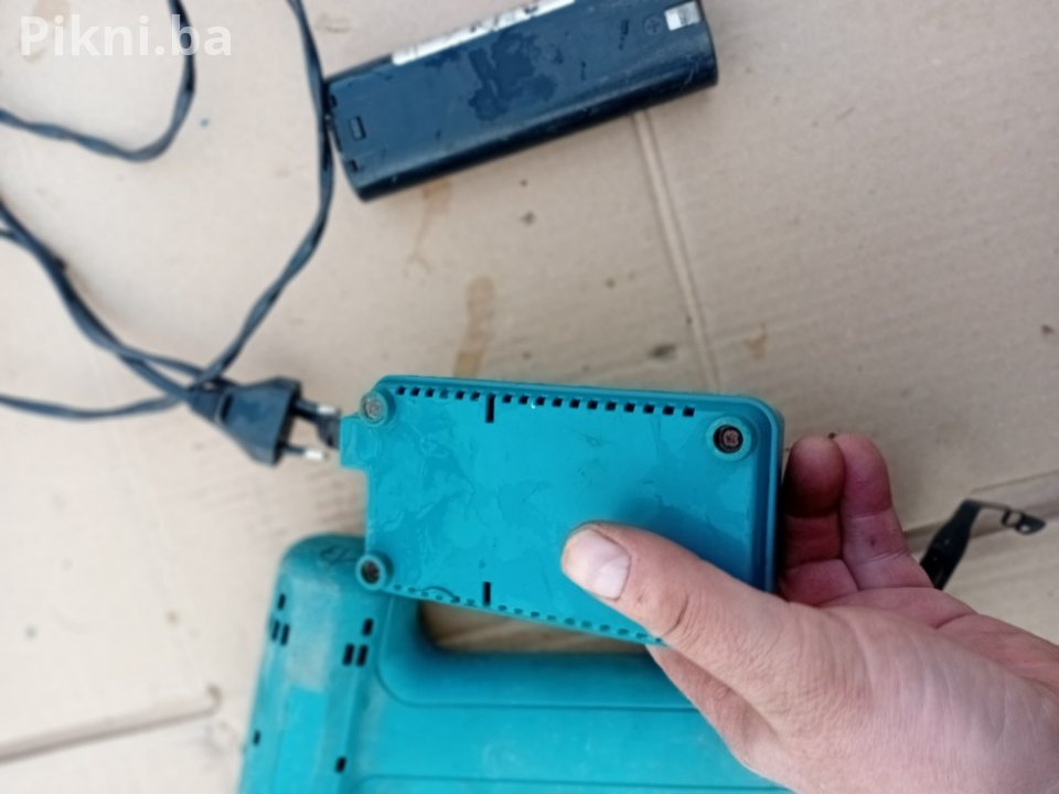 SNIŽENO! Makita 9.6V Aku Bušilica 6096D + Punjač DC9700H (Punjač