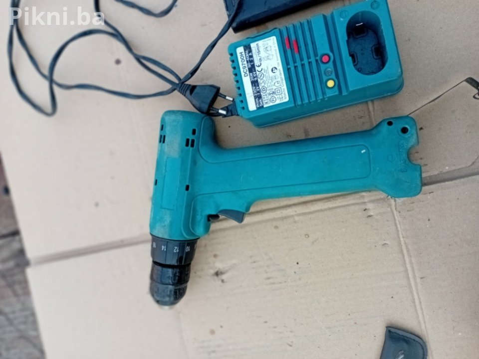 SNIŽENO! Makita 9.6V Aku Bušilica 6096D + Punjač DC9700H (Punjač