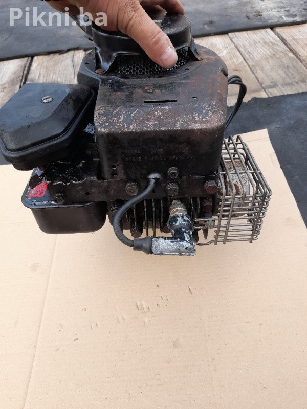 Prodajem motor od kosilice kosilice BRIGGS STRATTON - ispravan!