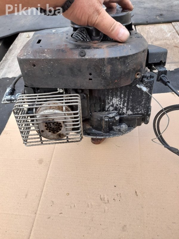 Prodajem motor od kosilice kosilice BRIGGS STRATTON - ispravan!