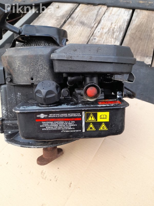 Prodajem motor od kosilice kosilice BRIGGS STRATTON - ispravan!