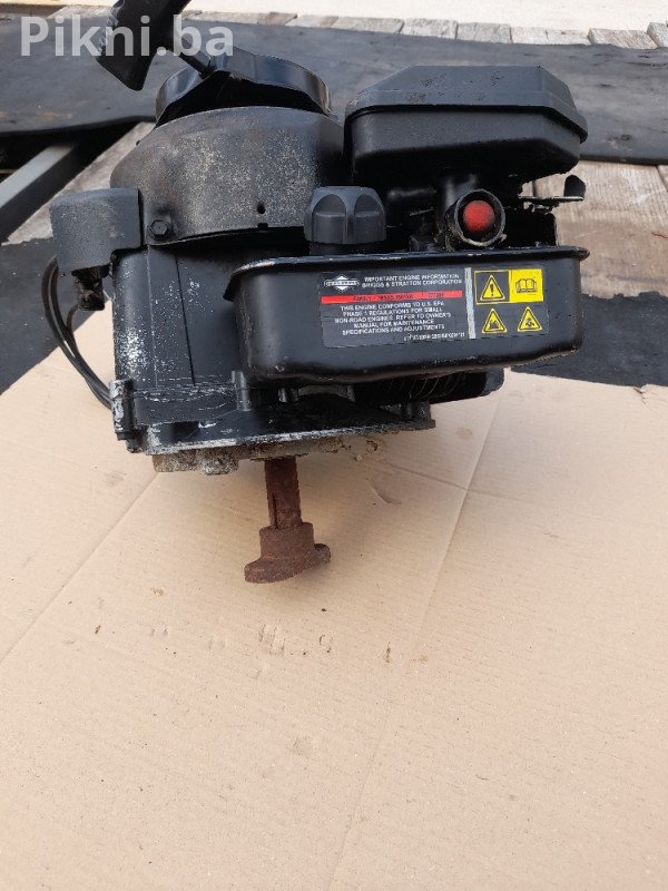 Prodajem motor od kosilice kosilice BRIGGS STRATTON - ispravan!