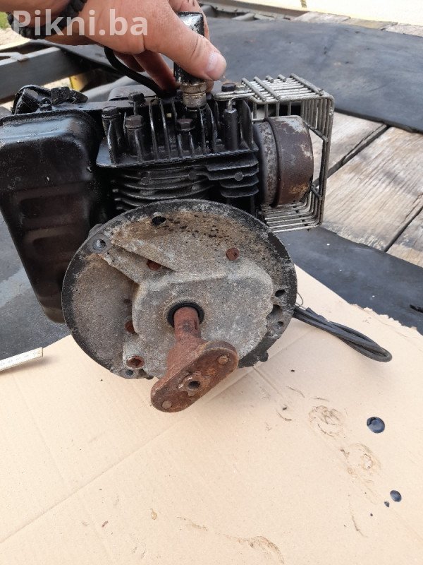 Prodajem motor od kosilice kosilice BRIGGS STRATTON - ispravan!