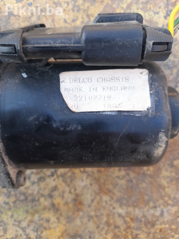 Prodaja elektro motora za auto brisače - 12V, super stanje!