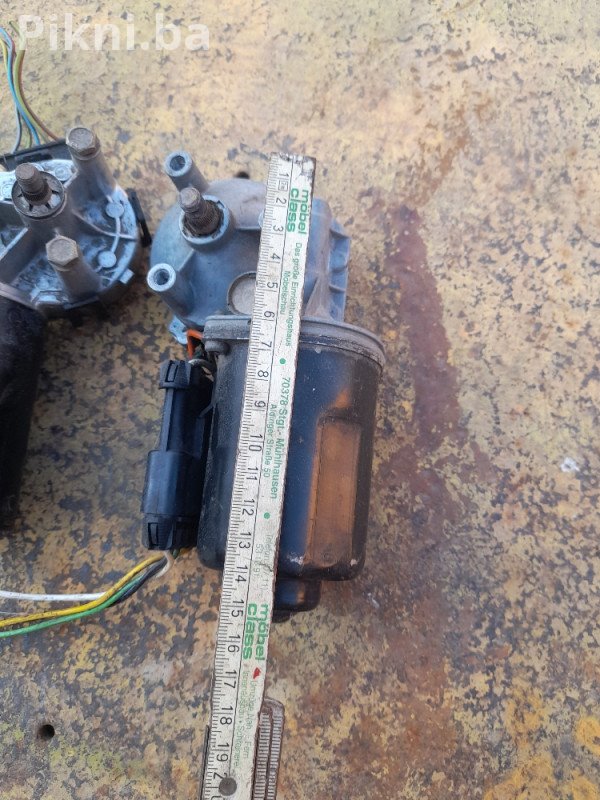Prodaja elektro motora za auto brisače - 12V, super stanje!